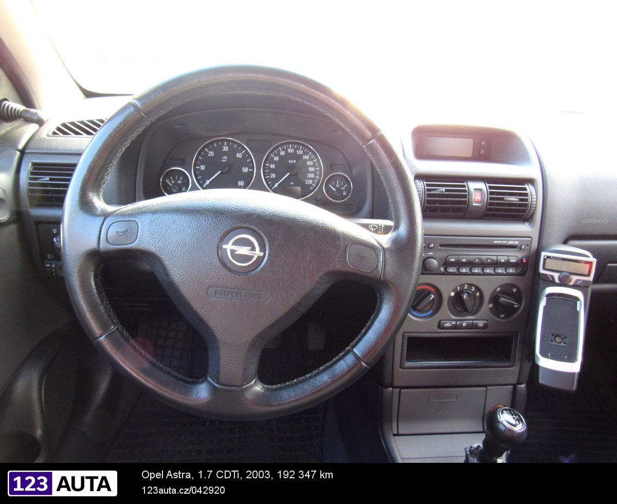 Opel Astra, 2003 - pohled č. 12