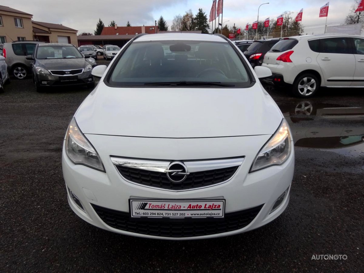 Opel Astra, 2011 - pohled č. 2