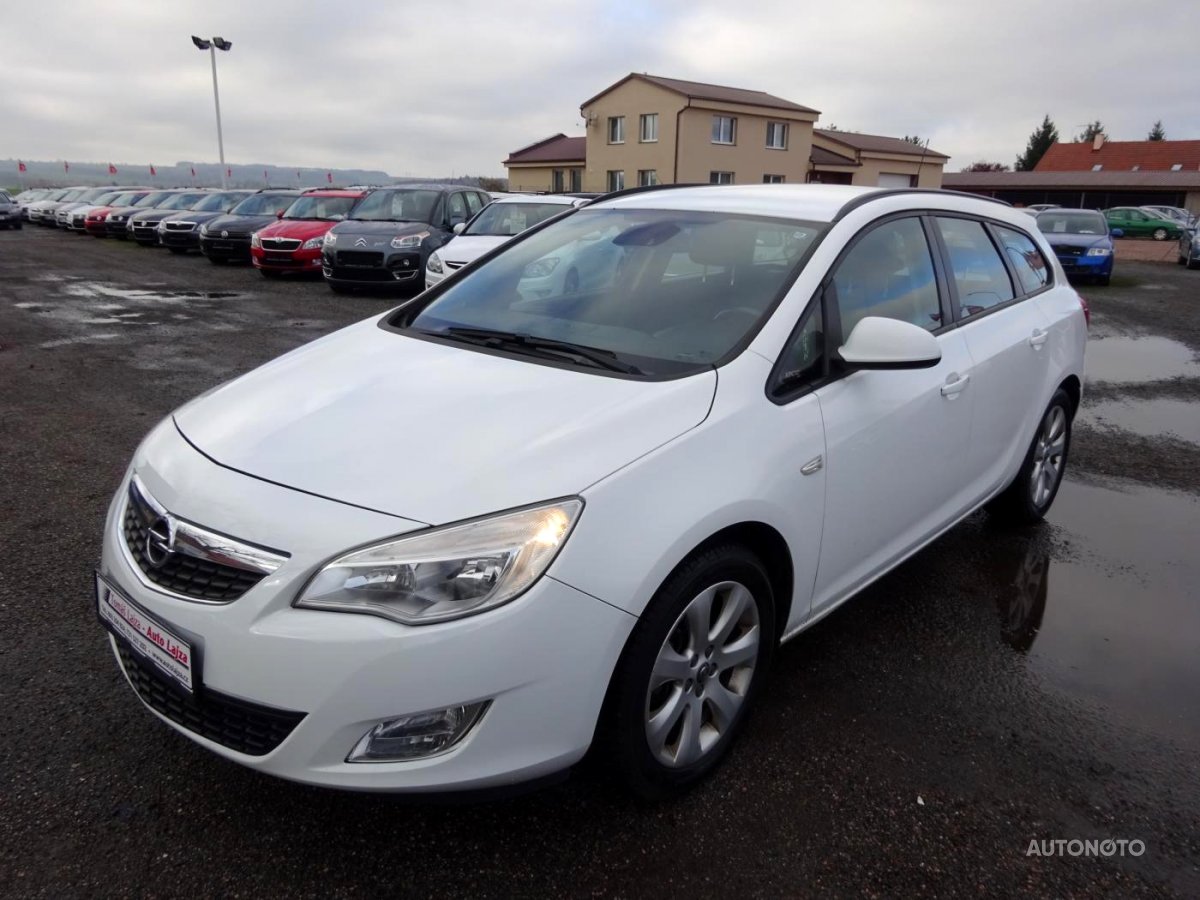 Opel Astra, 2011 - pohled č. 3