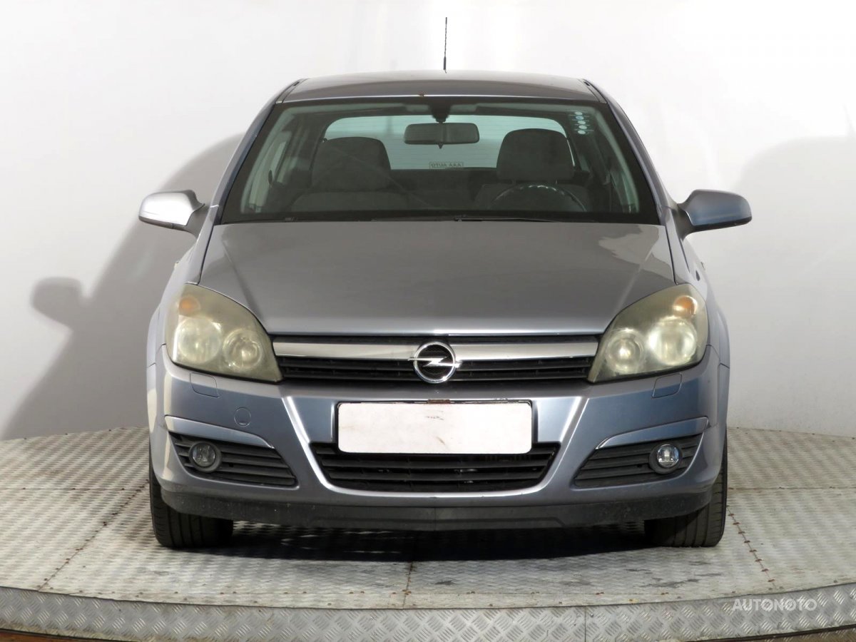 Opel Astra, 2005 - pohled č. 2