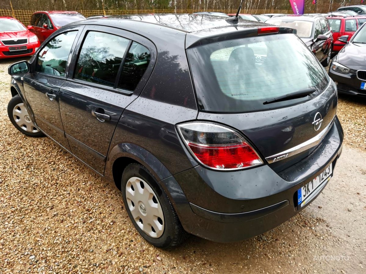 Opel Astra, 2008 - pohled č. 3