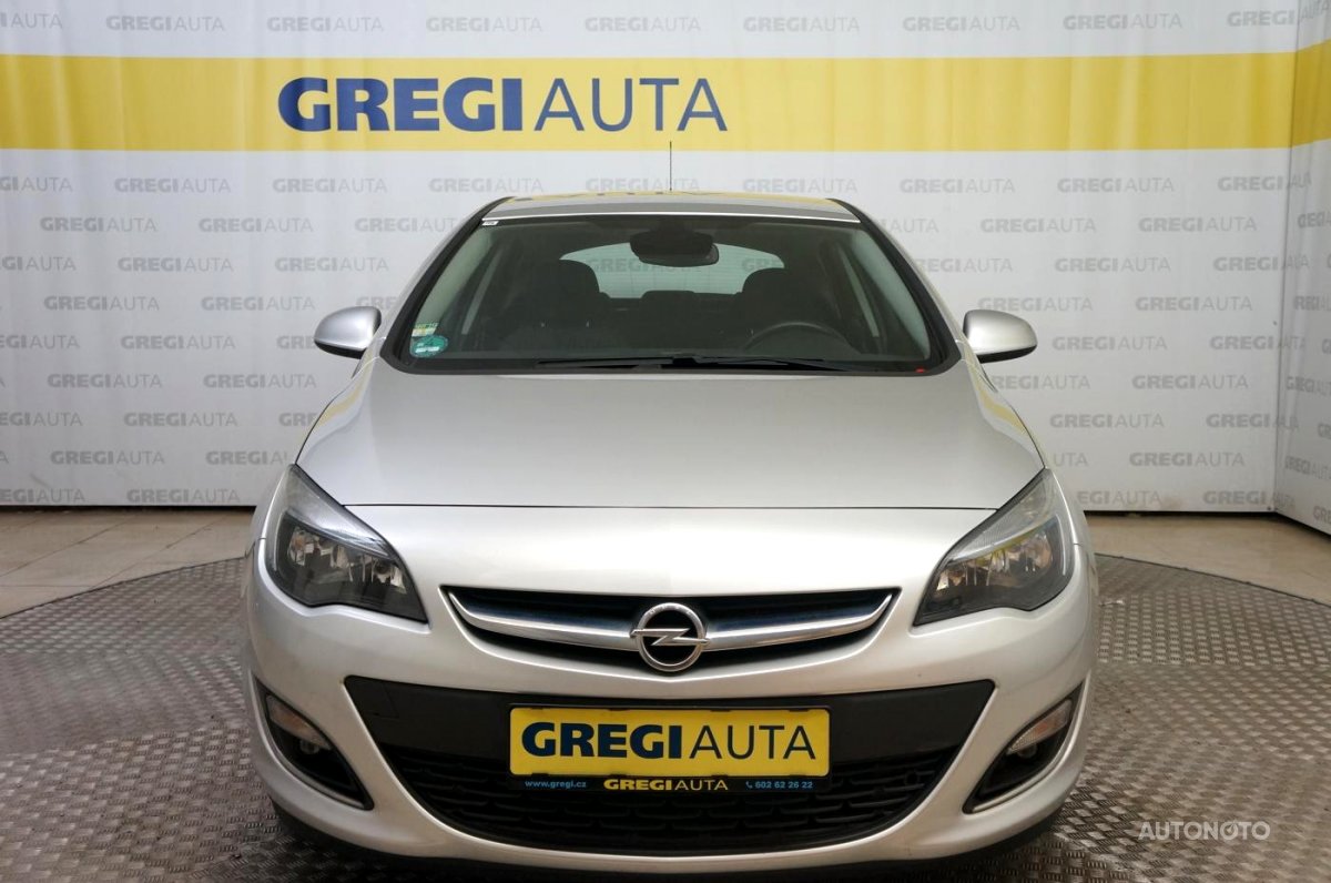 Opel Astra, 2013 - celkový pohled