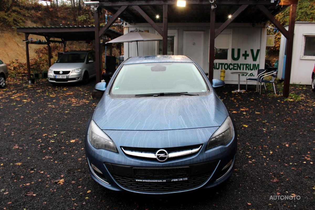 Opel Astra, 2013 - pohled č. 2
