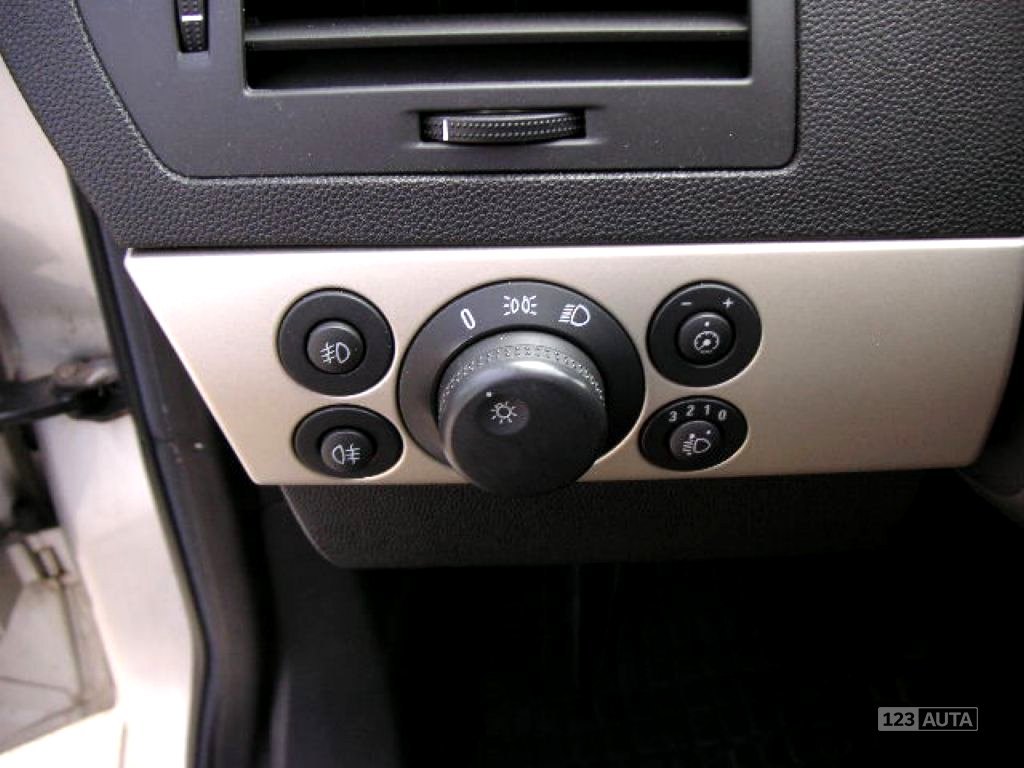 Opel Astra, 2007 - pohled č. 13