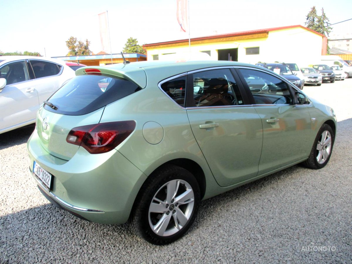 Opel Astra, 2014 - pohled č. 3