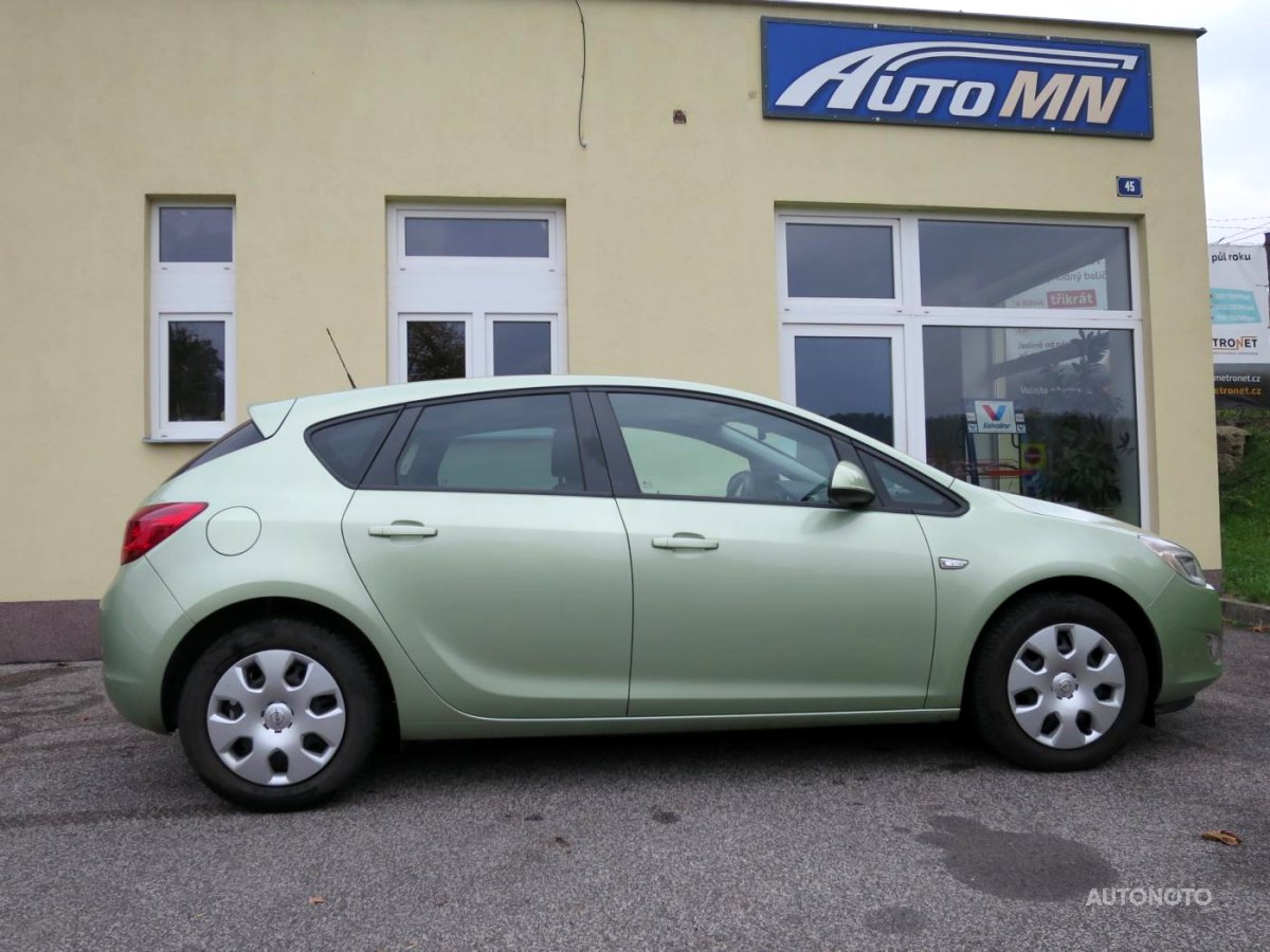 Opel Astra, 2011 - pohled č. 2