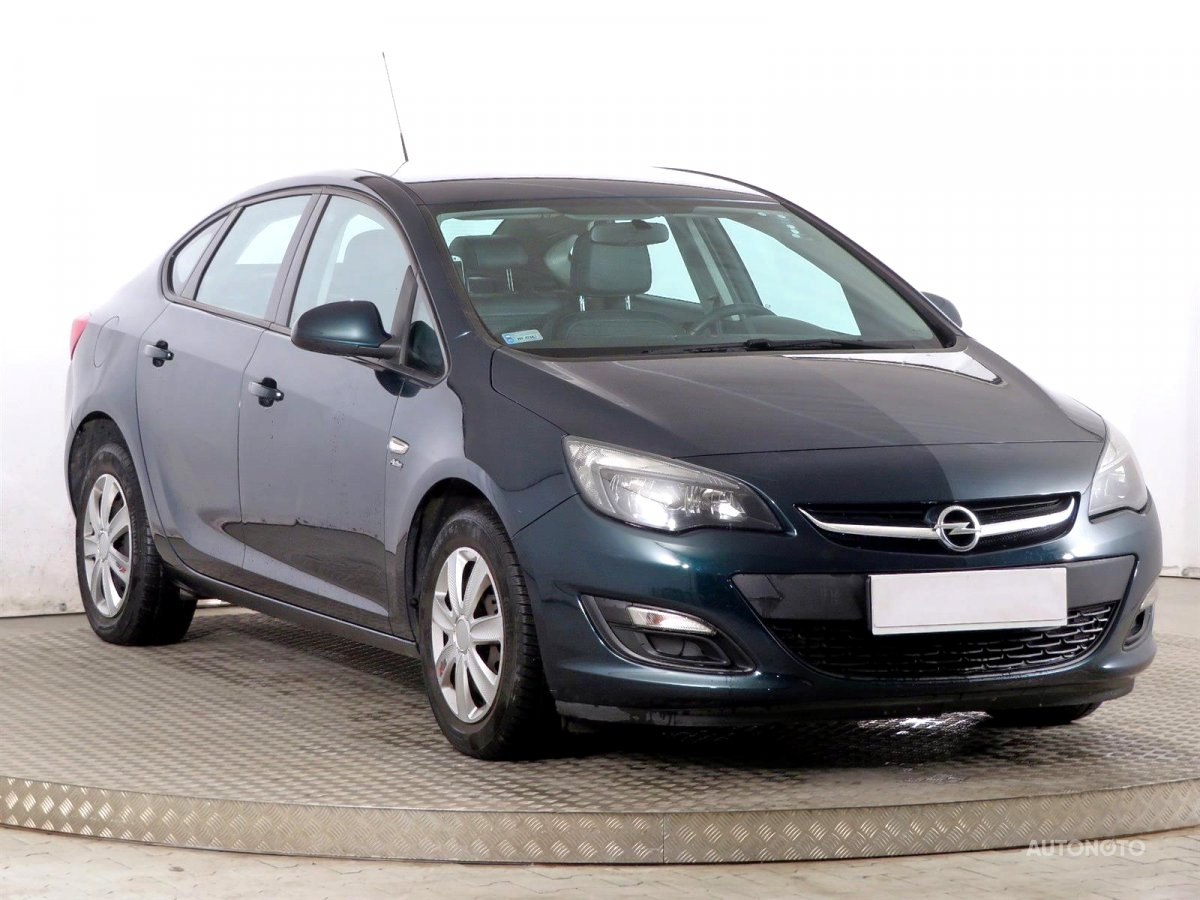 Opel Astra, 2014 - celkový pohled