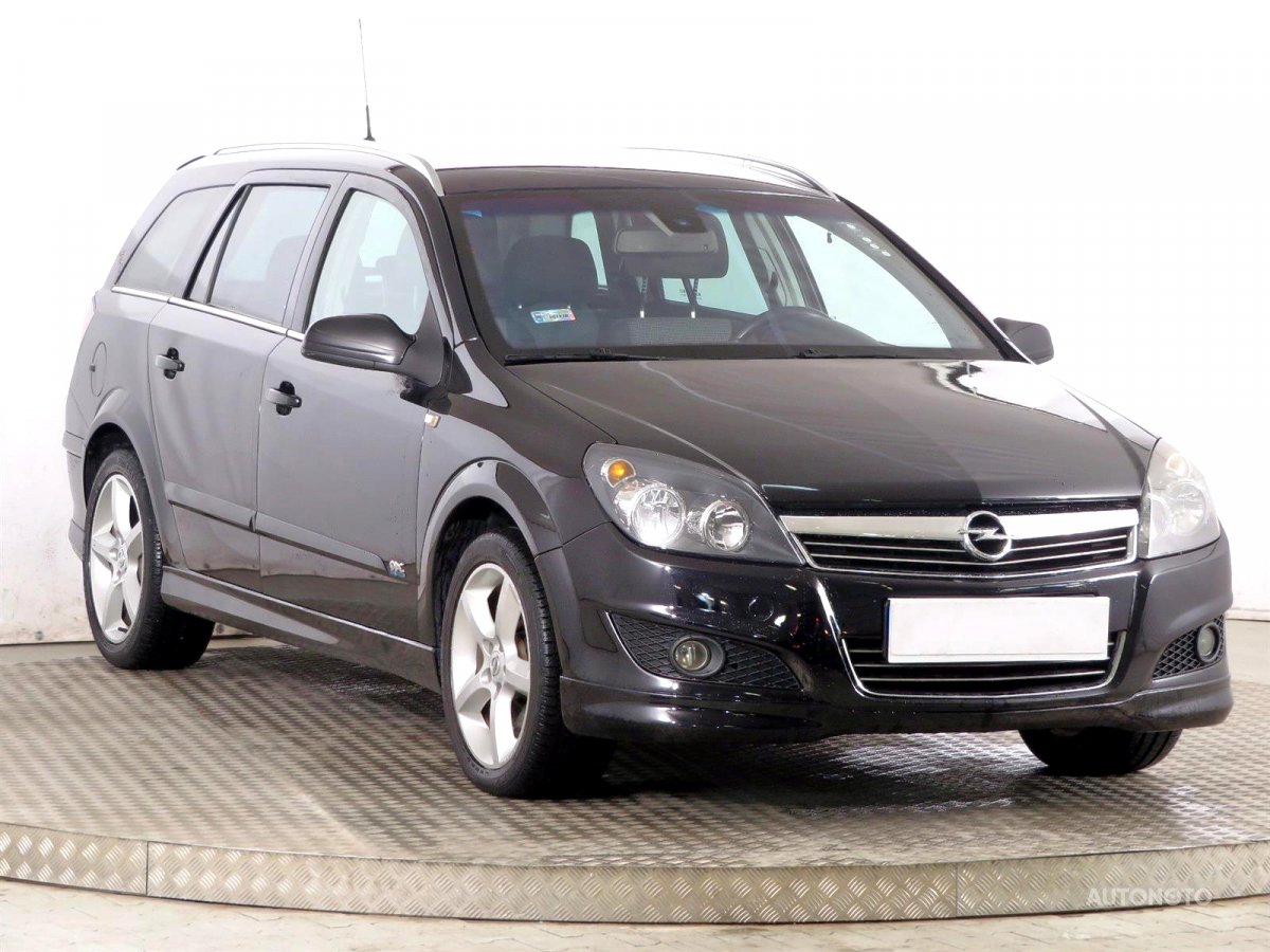 Opel Astra, 2008 - celkový pohled