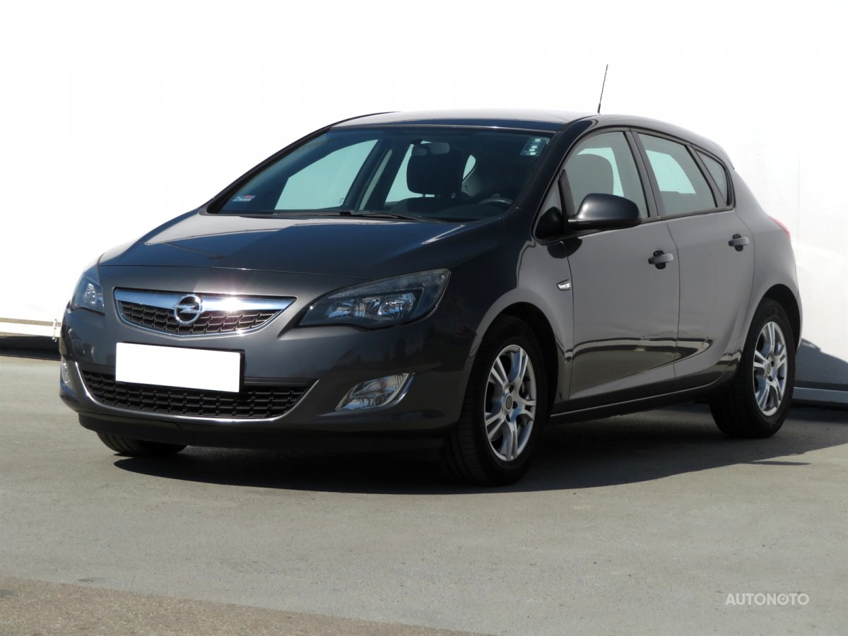 Opel Astra, 2012 - pohled č. 3