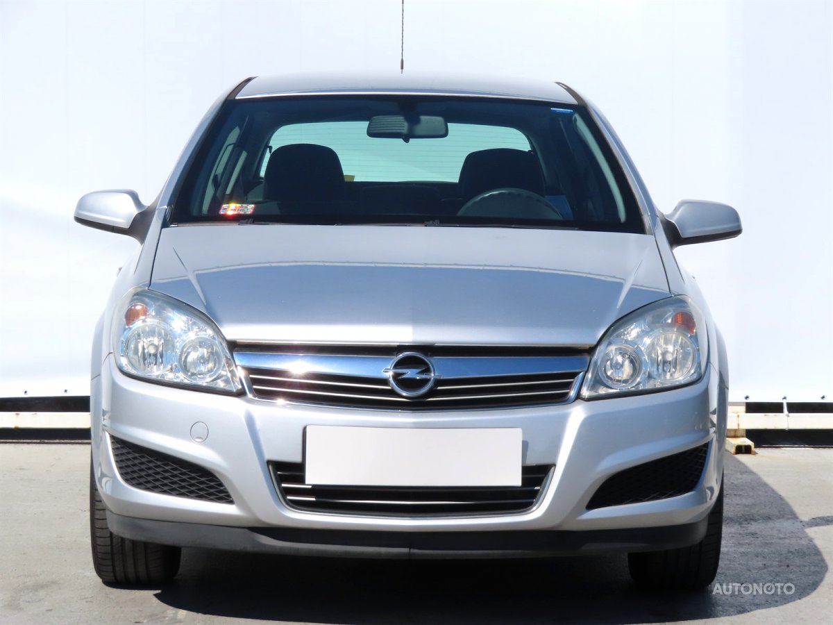 Opel Astra, 2010 - pohled č. 2