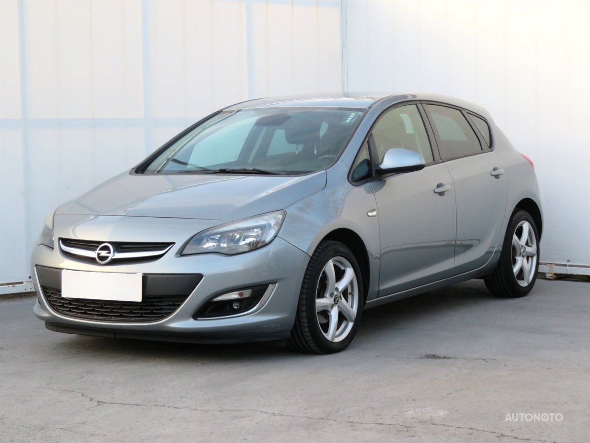 Opel Astra, 2013 - pohled č. 3