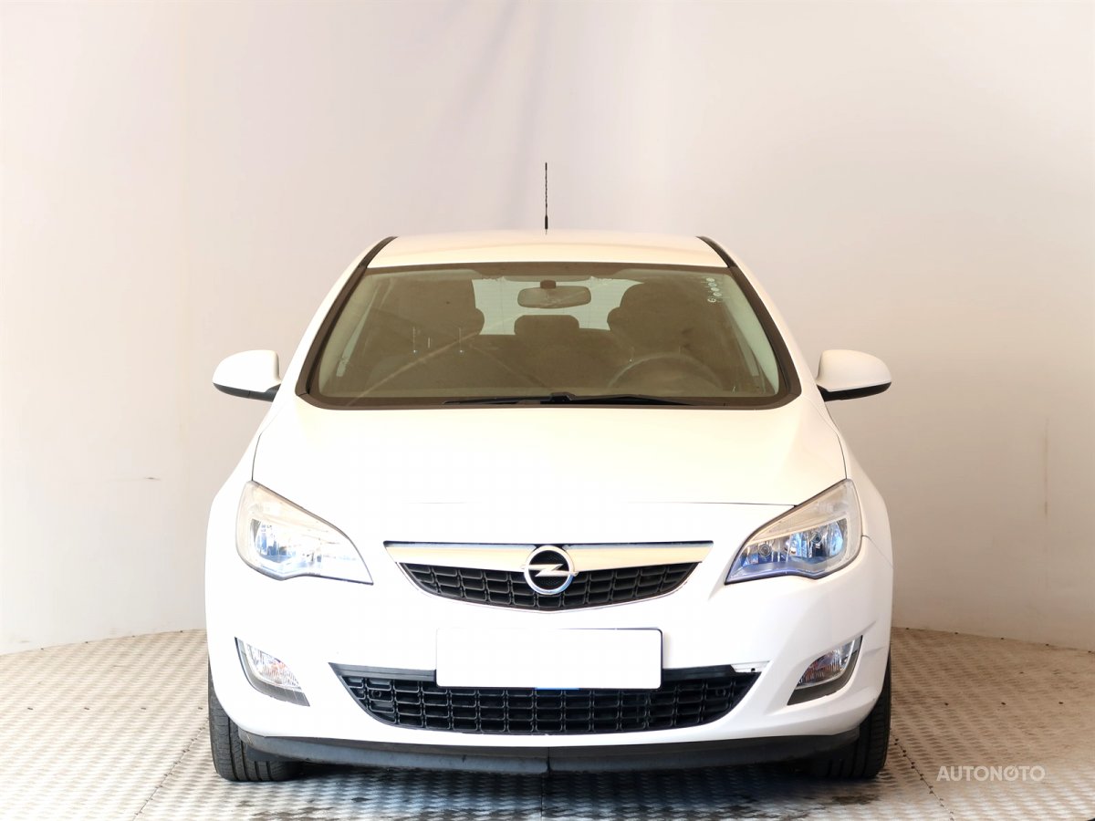 Opel Astra, 2011 - pohled č. 2
