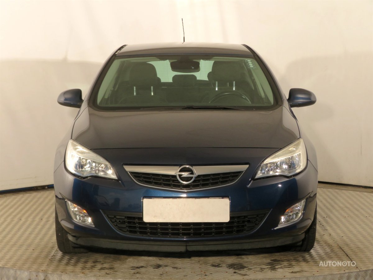 Opel Astra, 2010 - pohled č. 2