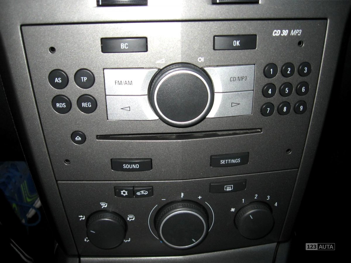 Opel Astra, 2006 - pohled č. 13