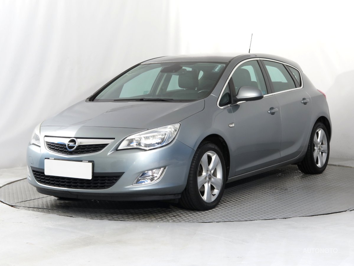 Opel Astra, 2012 - pohled č. 3