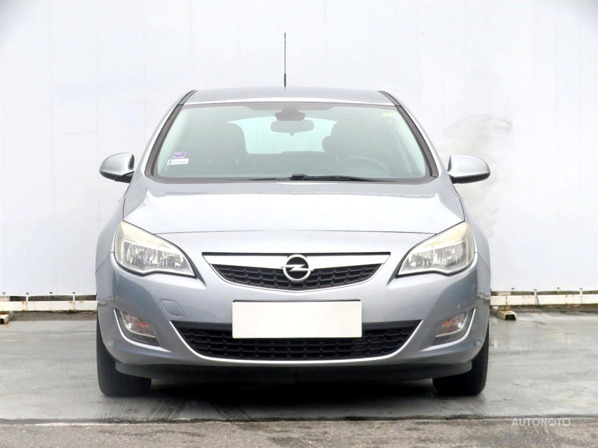 Opel Astra, 2010 - pohled č. 2