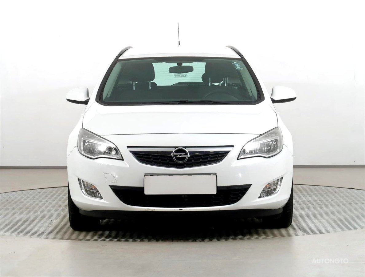 Opel Astra, 2011 - pohled č. 2