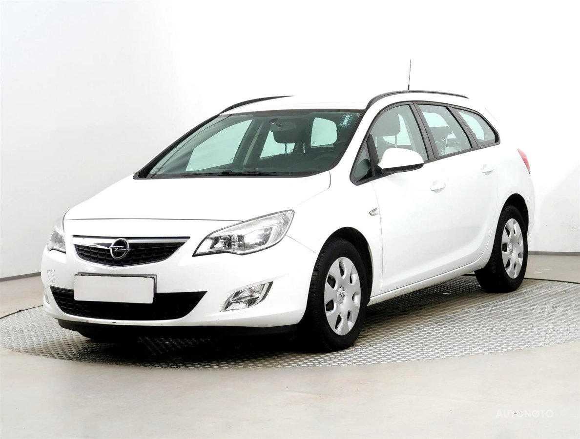 Opel Astra, 2011 - pohled č. 3