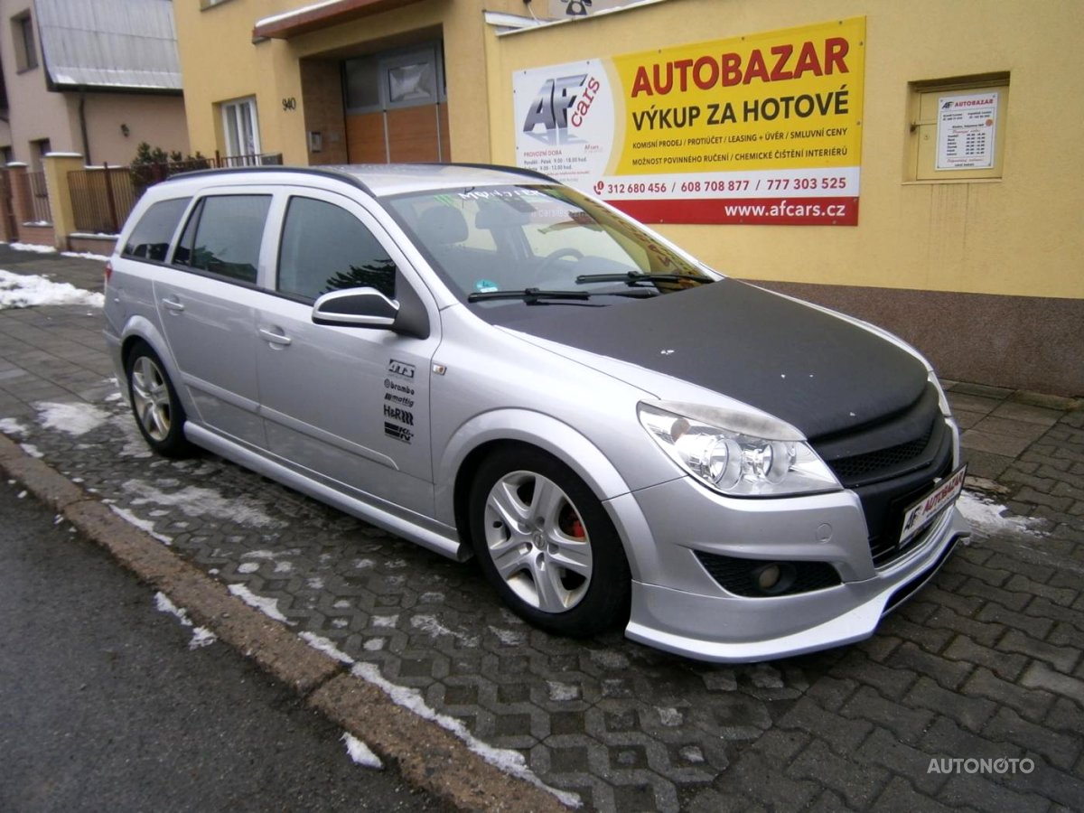 Opel Astra, 2009 - celkový pohled