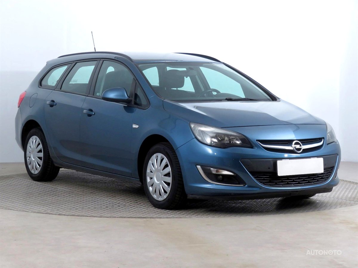 Opel Astra, 2013 - celkový pohled