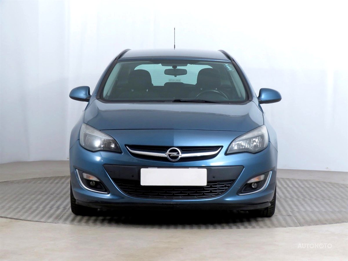 Opel Astra, 2013 - pohled č. 2