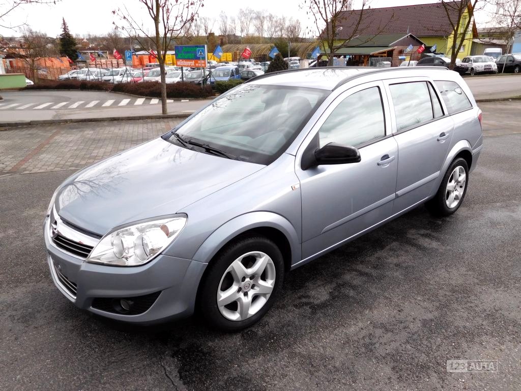 Opel Astra, 2008 - celkový pohled