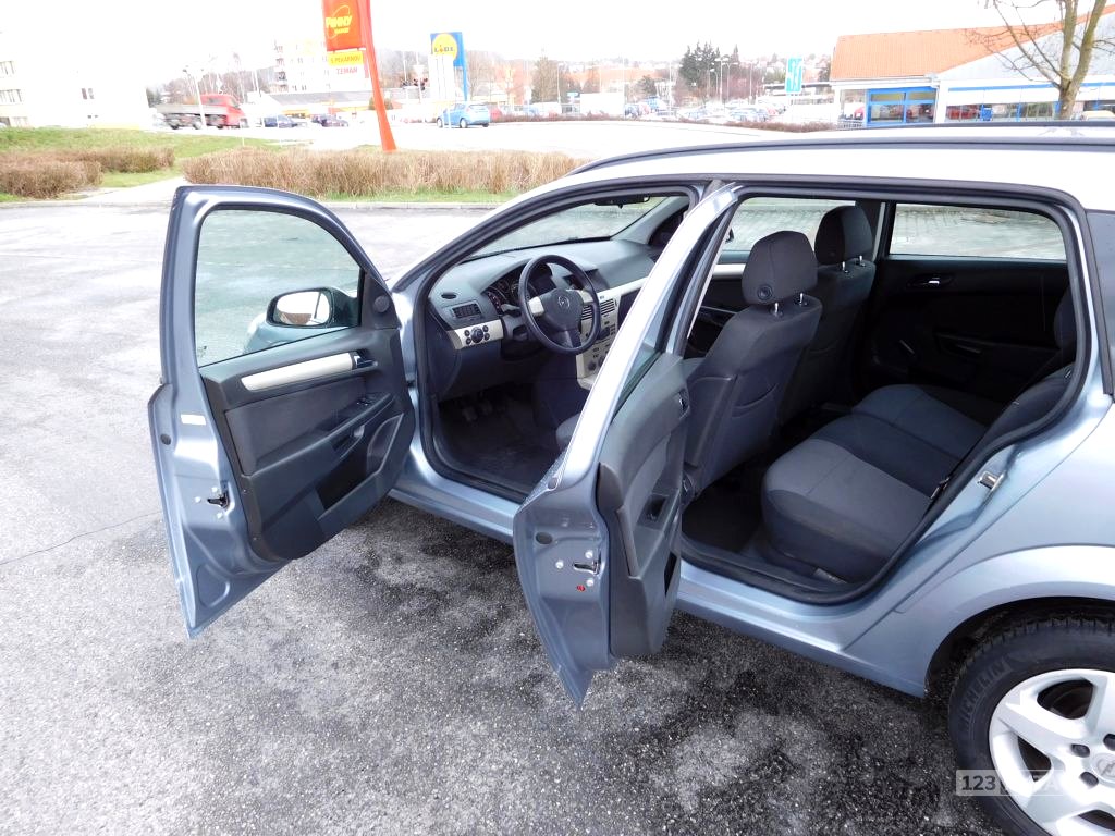 Opel Astra, 2008 - pohled č. 10