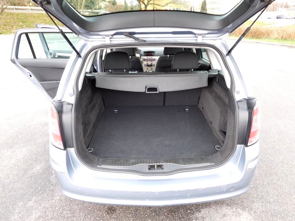 Opel Astra, 2008 - pohled č. 12