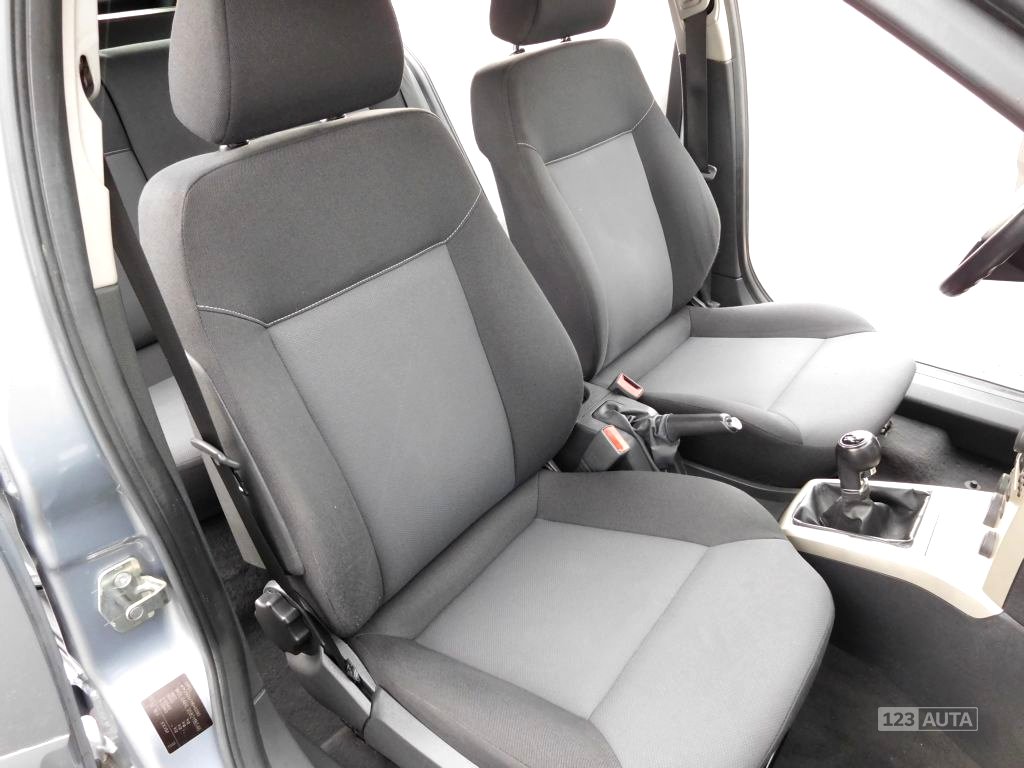 Opel Astra, 2008 - pohled č. 14