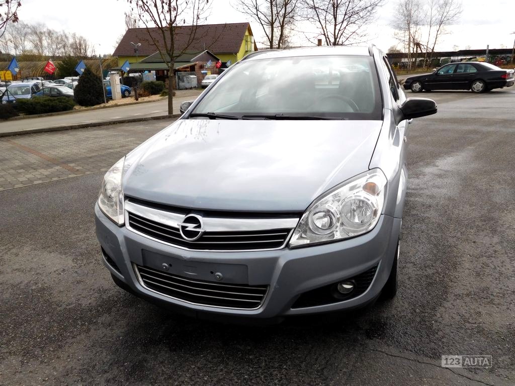 Opel Astra, 2008 - pohled č. 2