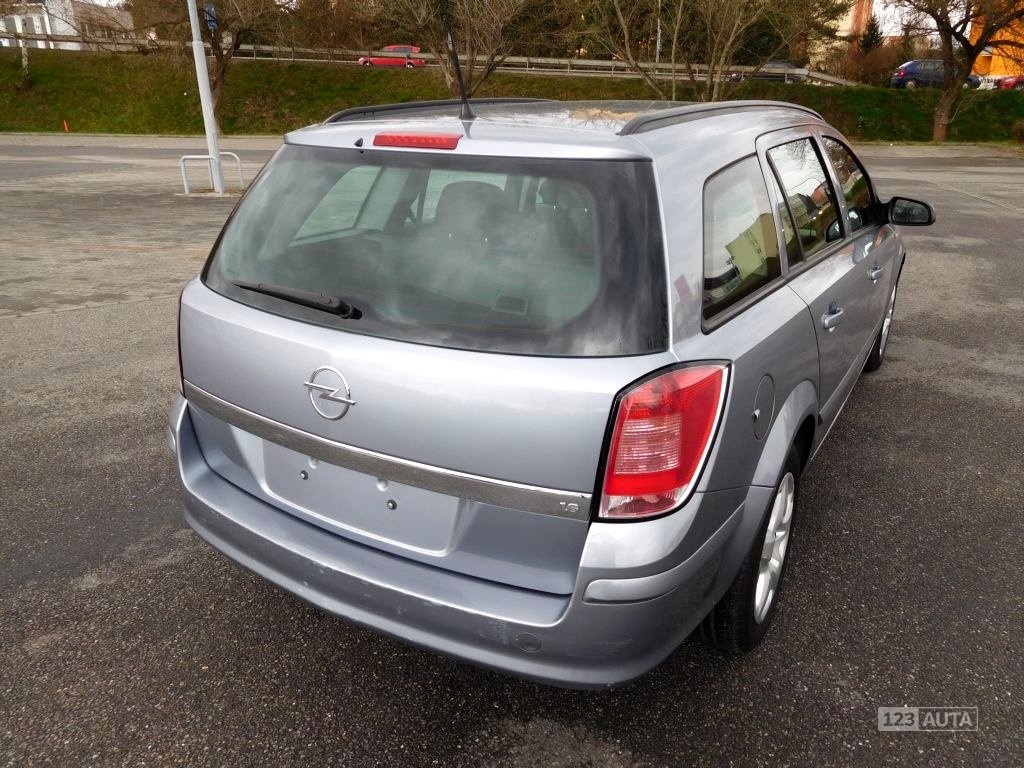 Opel Astra, 2008 - pohled č. 6