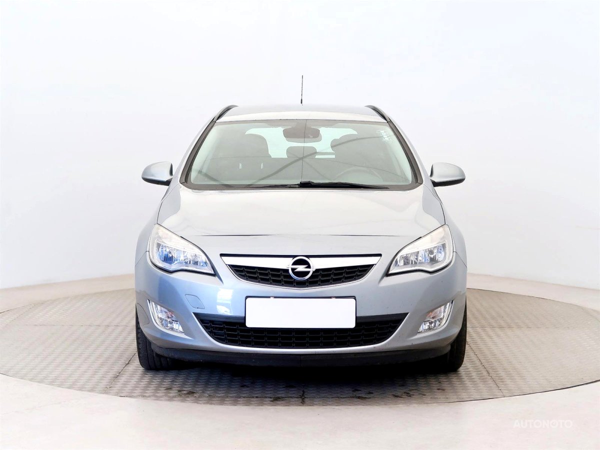 Opel Astra, 2011 - pohled č. 2