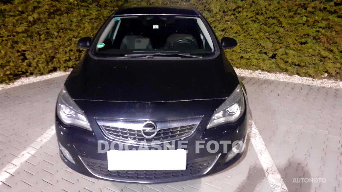 Opel Astra, 2012 - pohled č. 2