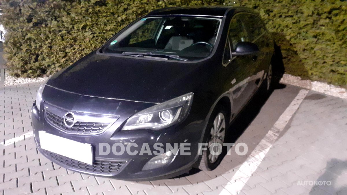 Opel Astra, 2012 - pohled č. 3