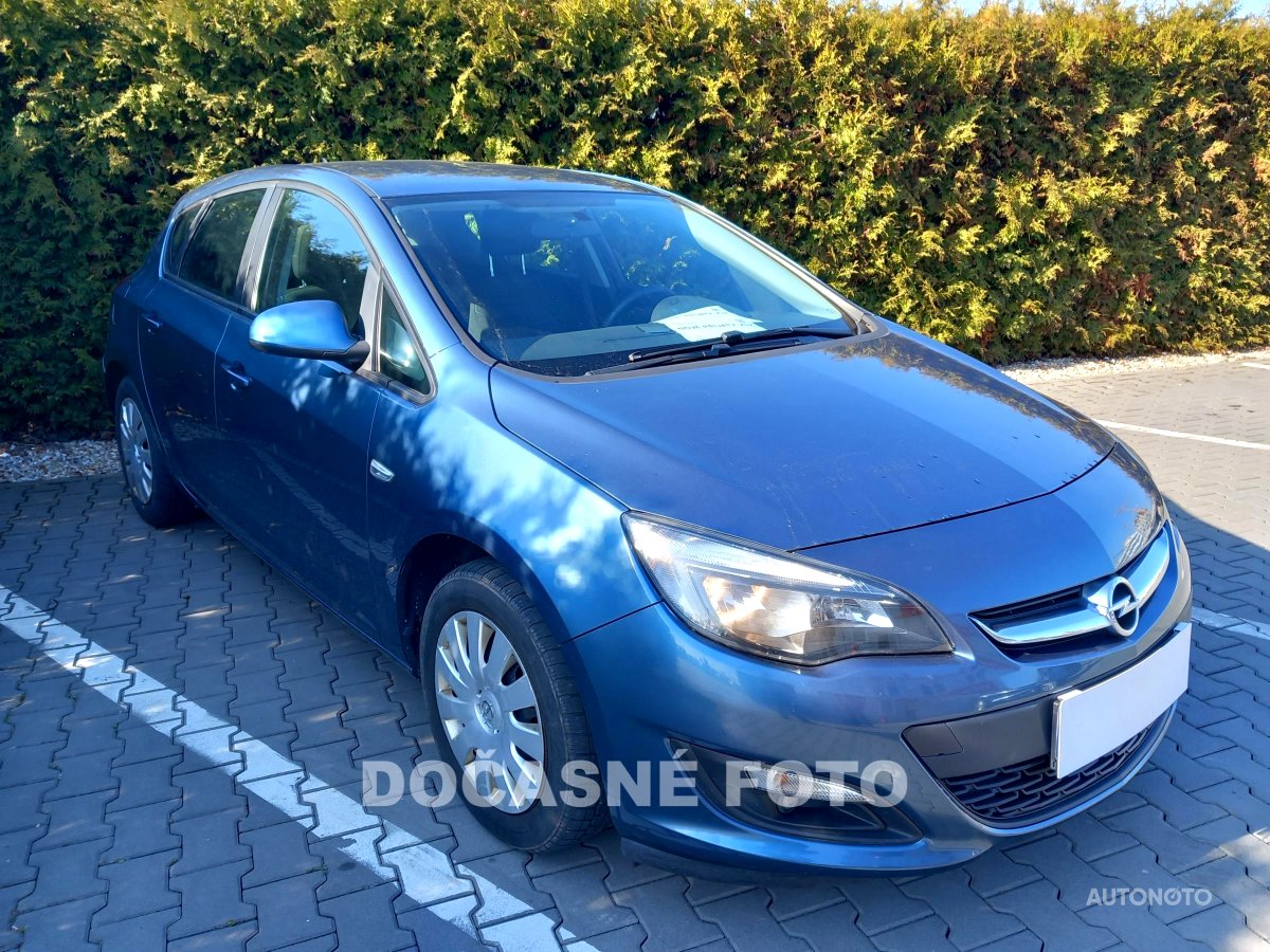 Opel Astra, 2014 - celkový pohled