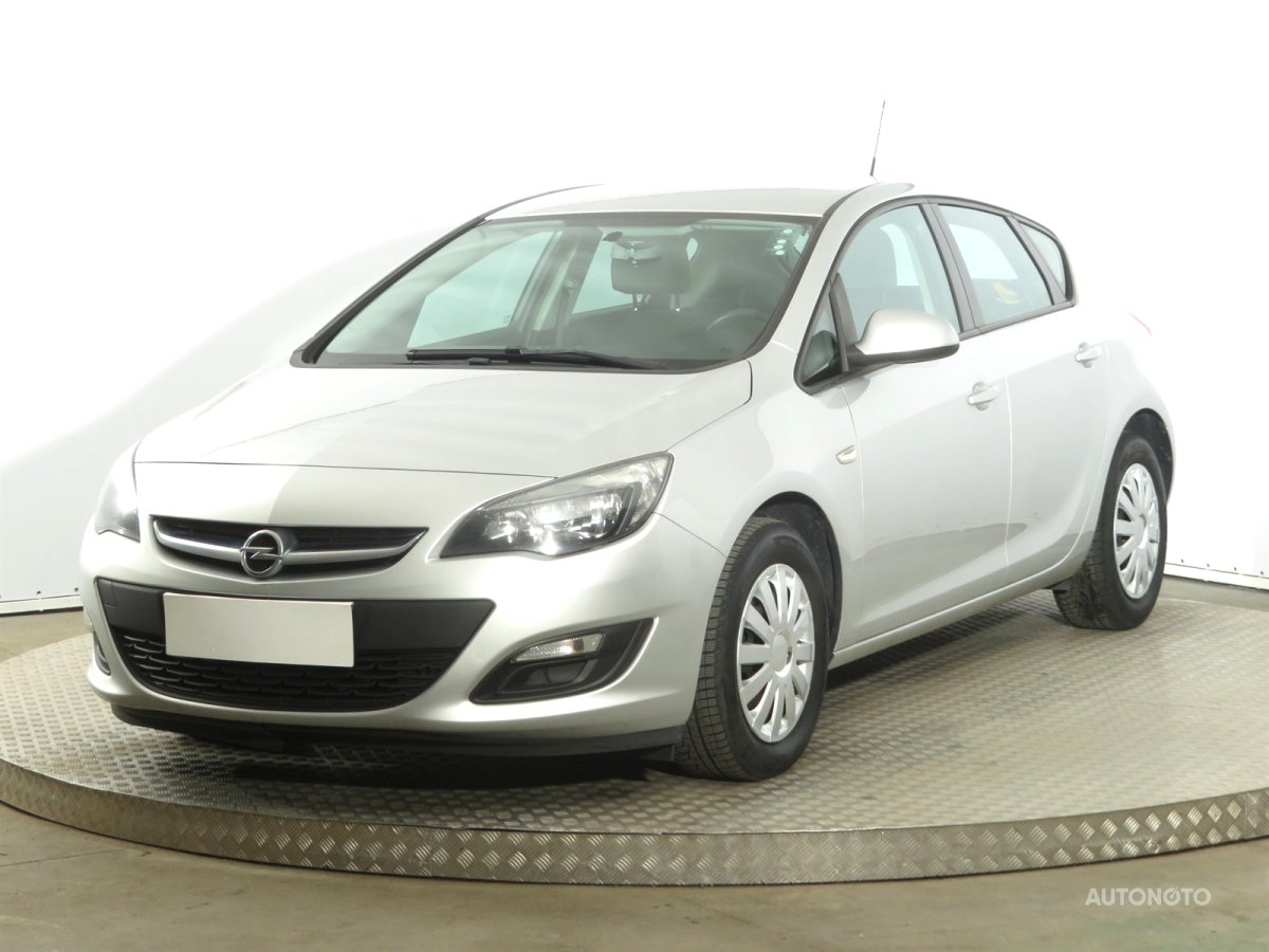 Opel Astra, 2013 - pohled č. 3