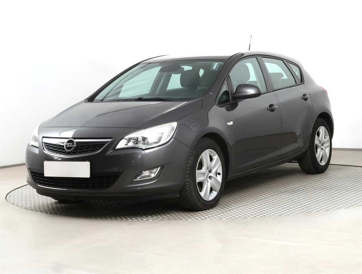Opel Astra, 2011 - pohled č. 3