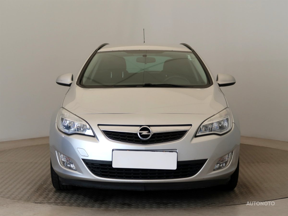 Opel Astra, 2011 - pohled č. 2