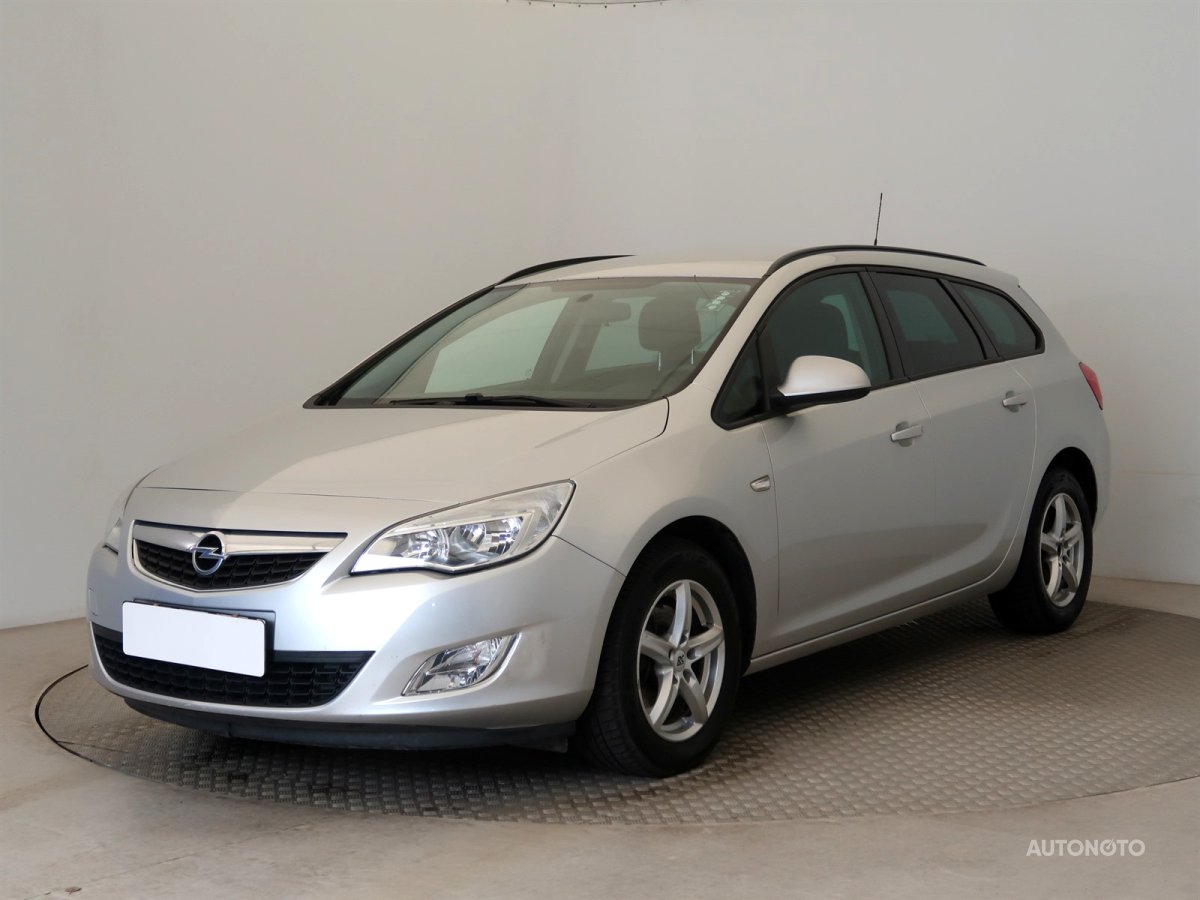 Opel Astra, 2011 - pohled č. 3