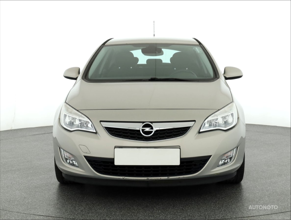 Opel Astra, 2010 - pohled č. 2