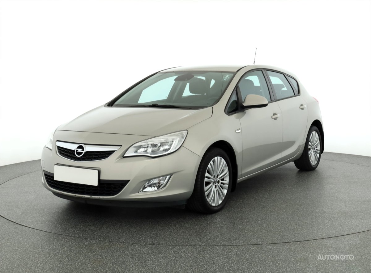 Opel Astra, 2010 - pohled č. 3