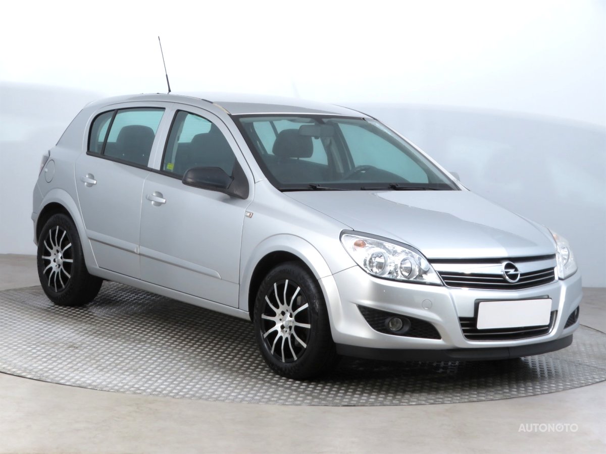 Opel Astra, 2007 - celkový pohled