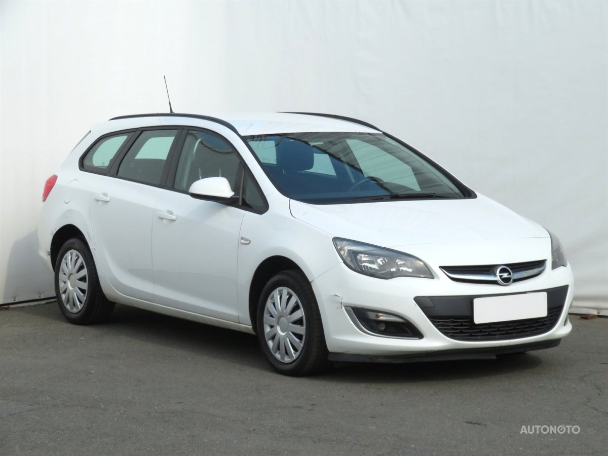 Opel Astra, 2012 - celkový pohled