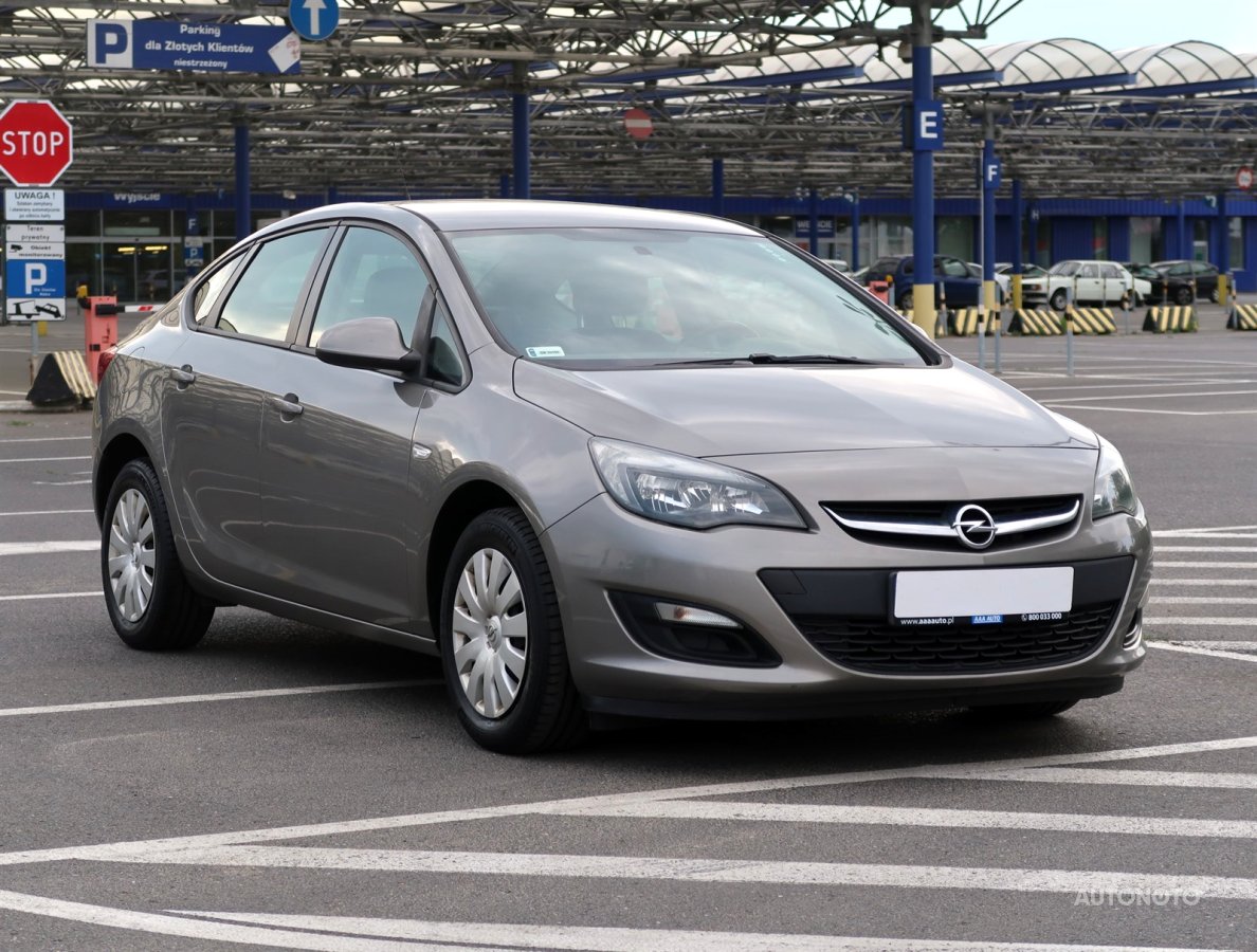 Opel Astra, 2015 - celkový pohled