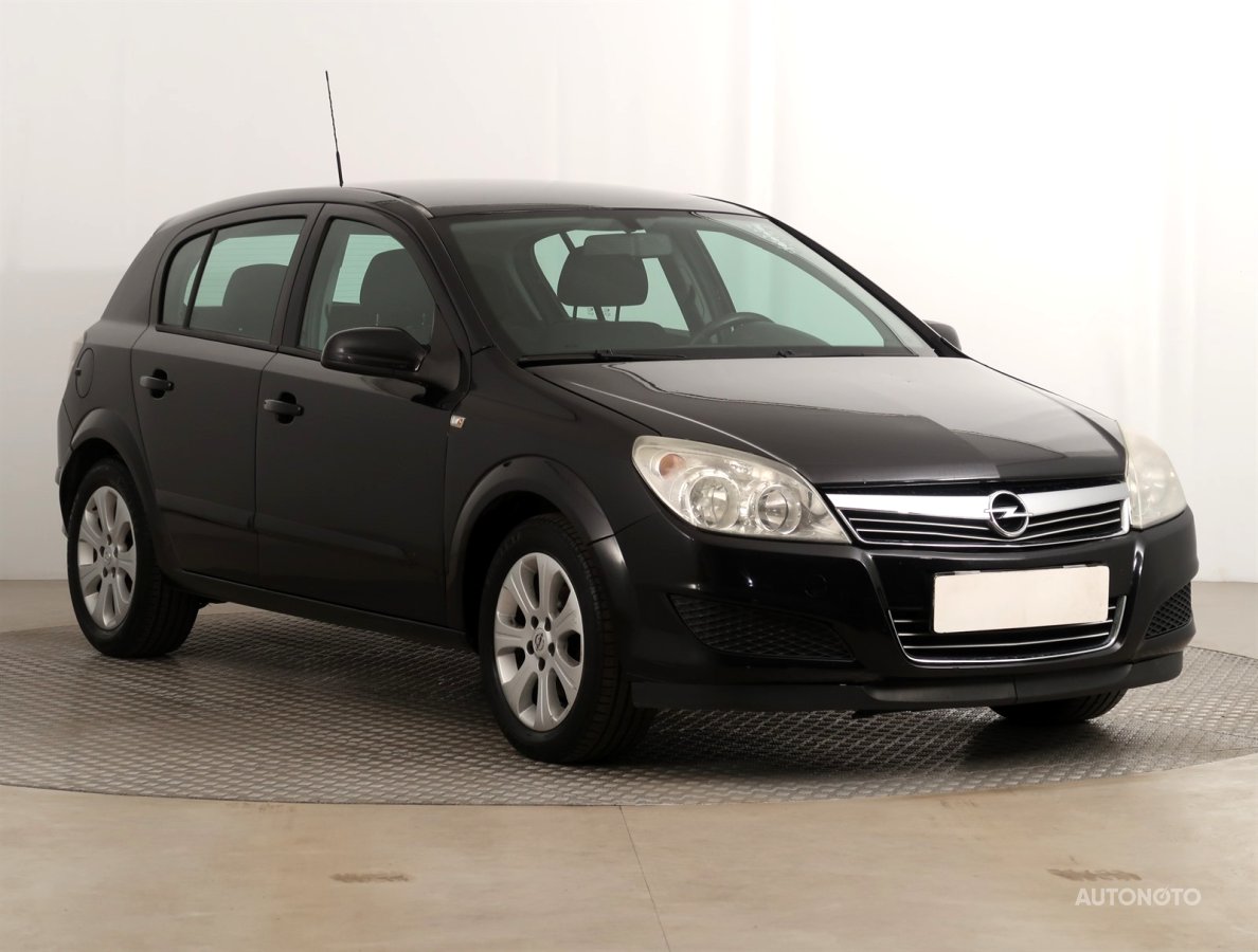 Opel Astra, 2008 - celkový pohled