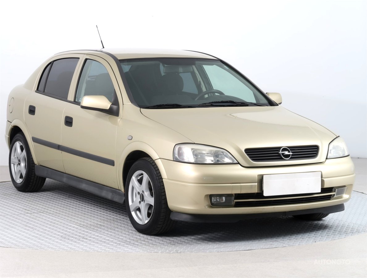 Opel Astra, 2004 - celkový pohled
