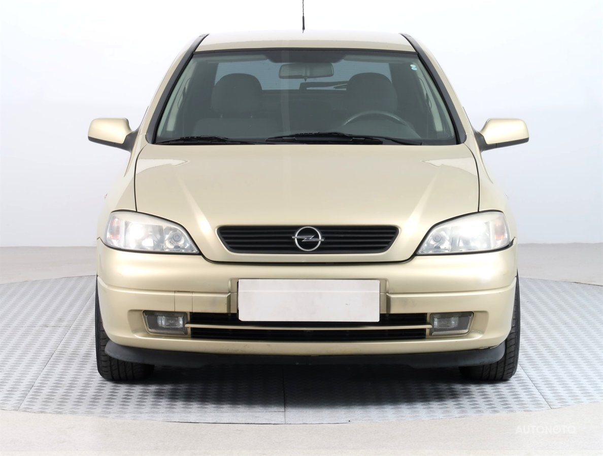 Opel Astra, 2004 - pohled č. 2