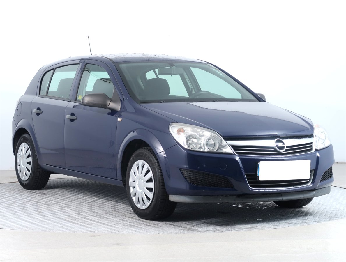 Opel Astra, 2008 - celkový pohled