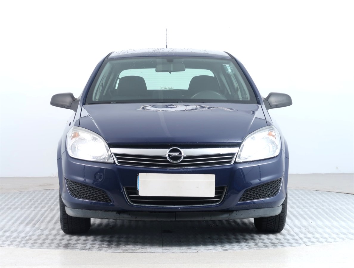 Opel Astra, 2008 - pohled č. 2