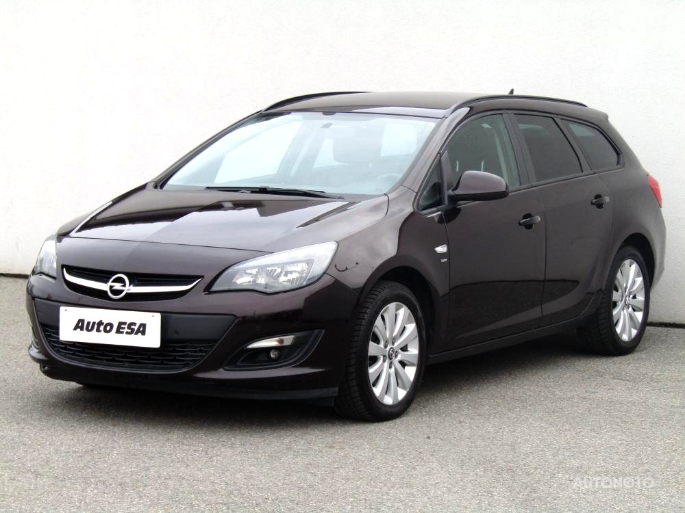 Opel Astra, 2012 - pohled č. 3